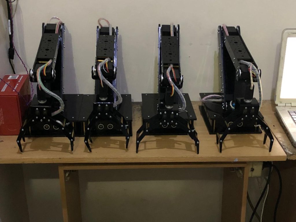 Robot arm edukasi dengan fitur robo teaching untuk praktikum otomasi dan kontrol